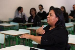 Hospital Universitário da UEPG oferta curso de Libras para servidores