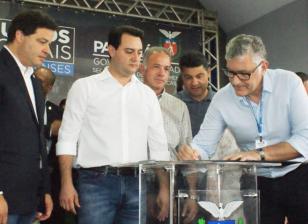 Coordenador de Ensino Superior da Seti, Prof. Michel Samaha, assina Protocolo de Intenções, juntamente com o Governador do Estado do Paraná, Ratinho Junior.