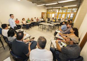 reunião da equipe da UEM na universidade
