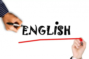 Pessoa escrevendo inglês. 