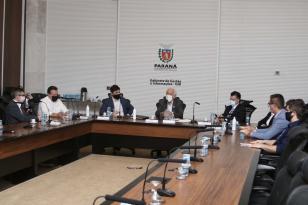 Autoridades em reunião 