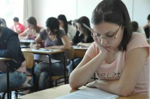 Estudante em sala de aula 