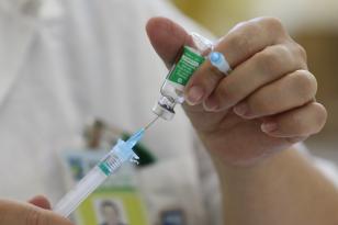 Mais 352 mil doses da vacina AstraZeneca chegam nesta sexta às Regionais de Saúde; veja divisão