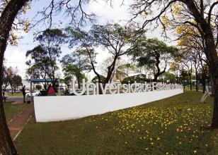 Fachada da Universidade Estadual de Maringá