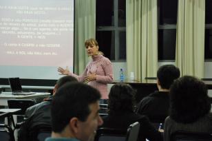 Professora em sala de aula 