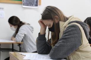 Aluna fazendo vestibular 