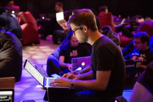 Inscrições em especialização em educação digital para professores seguem até terça