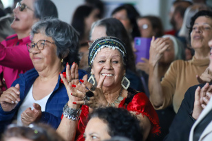 Paraná regulamenta Bolsa Agente do Saber para reconhecer saberes dos idosos