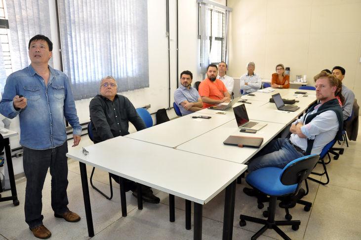 Parceria entre UEL e multinacional busca investimentos em pesquisas e produtos