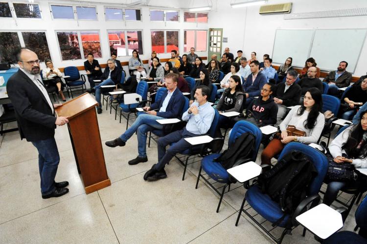 Reitor da UEL, Sérgio Carvalho, destacou a importância da inovação produzida pela Universidade