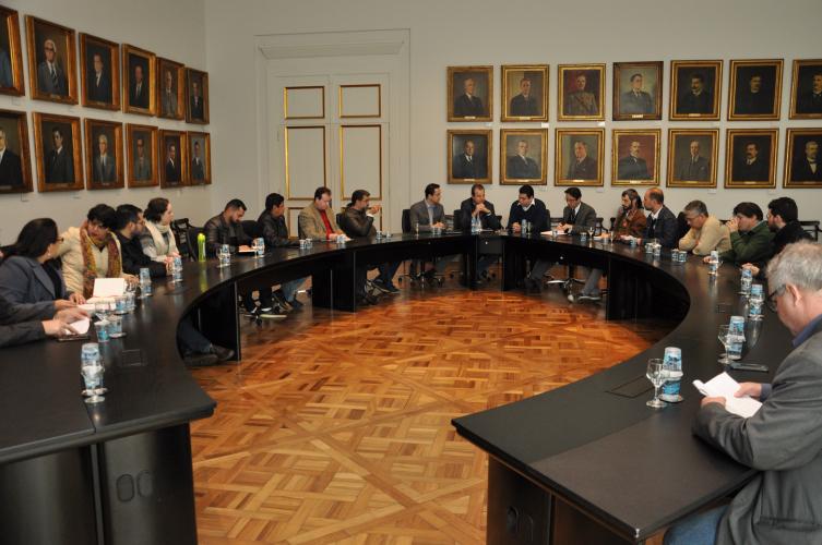 reunião entre sindicatos e membros do Governo