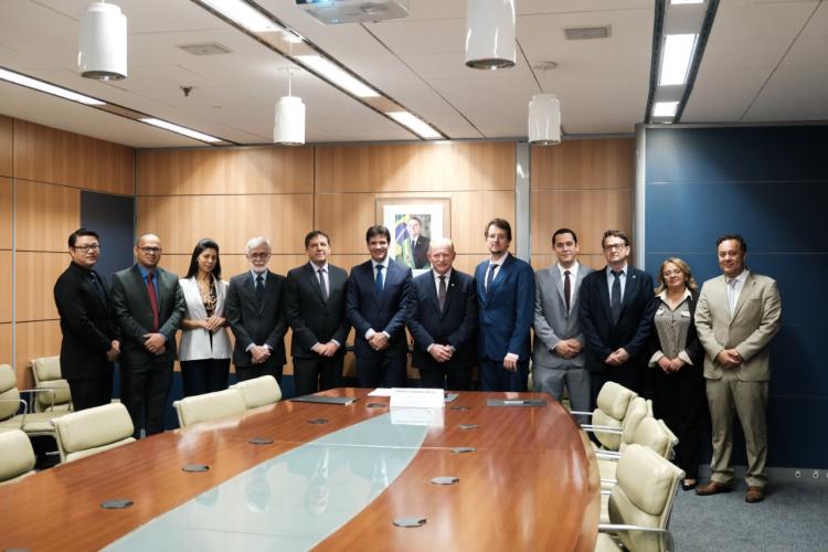 Representantes da Unioeste com Ministro Marcelo Álvaro Antônio