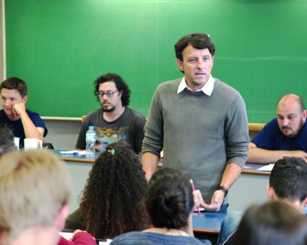 professor ministra palestra