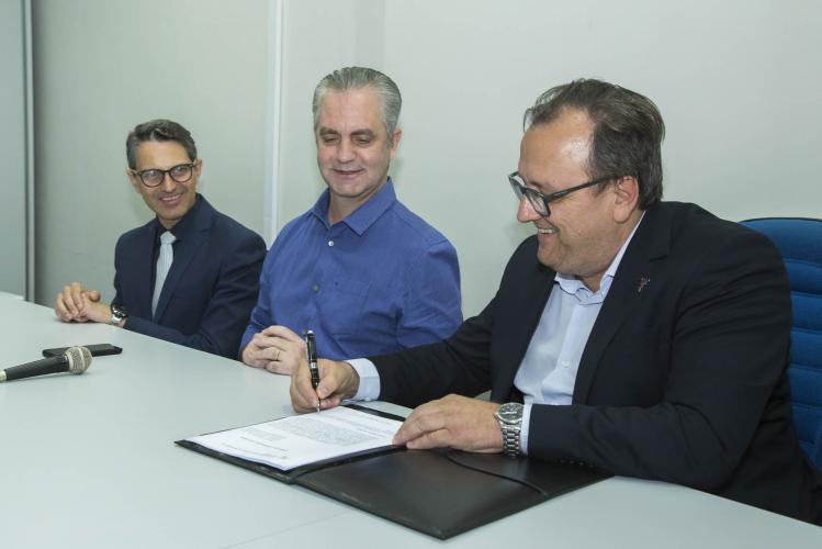 Através da assinatura de convênio técnico científico a Universidade poderá prestar diferentes serviços à população