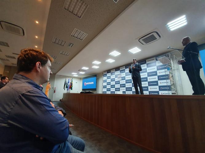 Em seu pronunciamento, o superintendente Aldo ressaltou o compromisso institucional e o apoio do Governo do Estado, em relação à elaboração de ações acadêmicas e científicas, que conduzem o Paraná no rumo da Inovação e do desenvolvimento sustentável.
