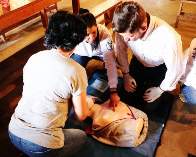 Residentes do HU realizam capacitação de primeiros socorros na Fazenda Escola