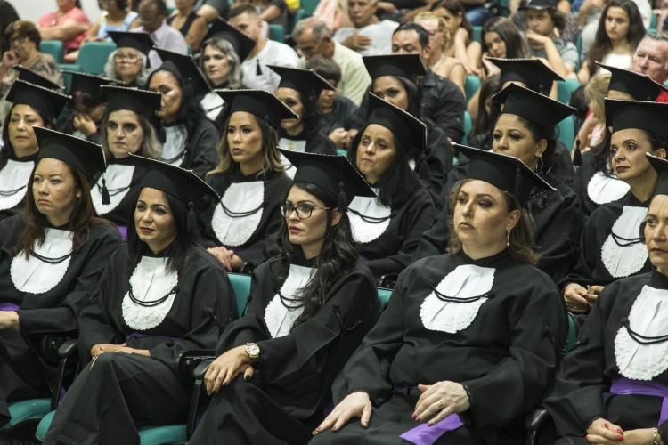UEM entrega diploma a 29 professoras da rede pública que fizeram Pedagogia pelo Parfor