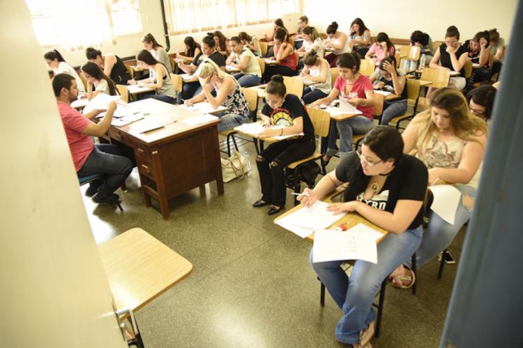 Candidatos realizam provas