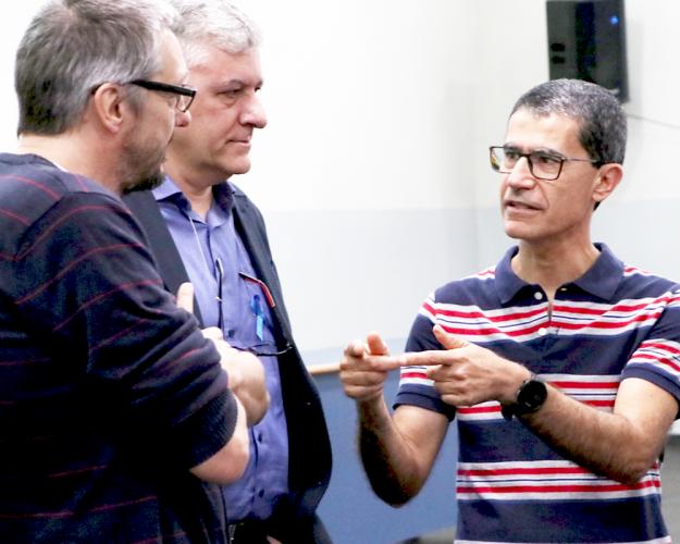 professores dialogam sobre o simpósio