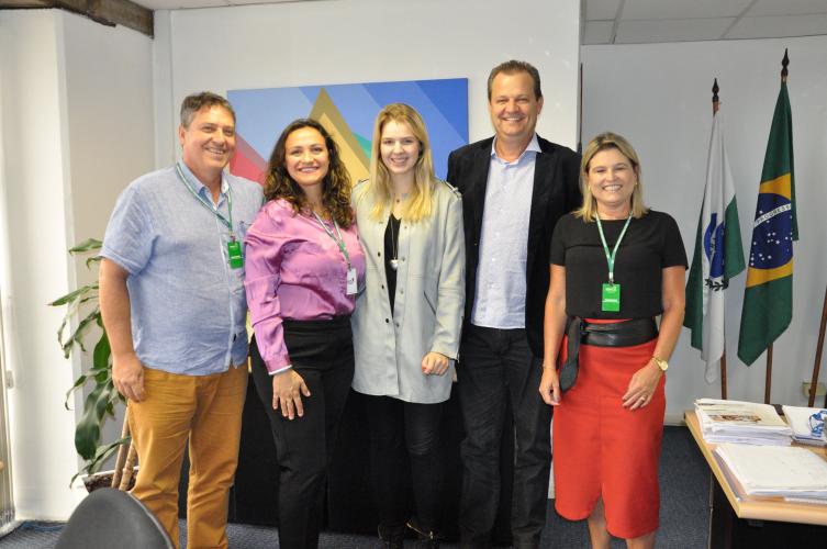 Professores da Universidade Estadual de Londrina (UEL), acompanhados pela deputada federal Luísa Canziani, apresentaram balanço dos resultados do projeto Seda Brasil ao superintendente de Ciência, Tecnologia e Ensino Superior, Aldo Nelson Bona