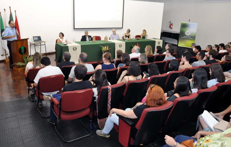 Autoridades, professores, alunos e servidores prestigiaram a solenidade, no Anfiteatro do CESA