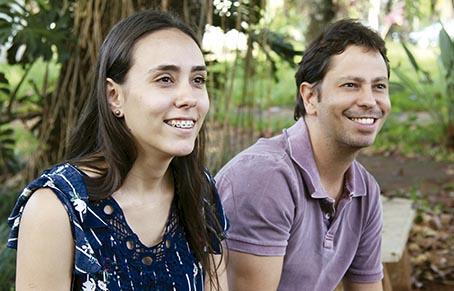 A jovem Juliane Cristiana Leme foi orientada pelo professor Felipe Arruda Moura, do CEFE (FOTO: Arquivo/COM)