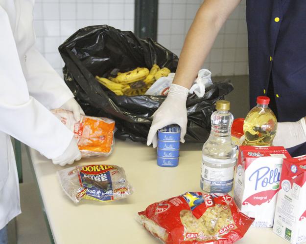 Caic e Colégio Agrícola doam alimentos a alunos carentes