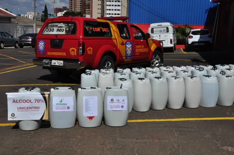 Unicentro repassa 2.650 litros de álcool glicerinado 70% para órgãos de saúde e segurança