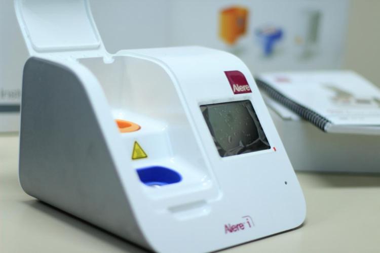 Huop recebe equipamento para testes moleculares com resultados em até 15 minutos