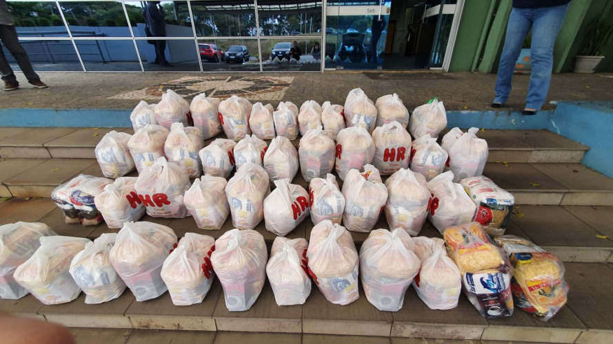Seti entrega cestas básicas para a campanha Cesta Solidária Paraná
