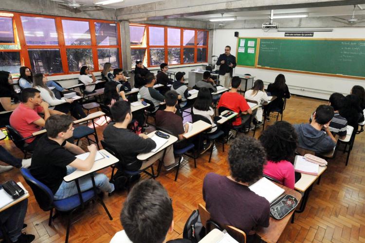 UEL aprova retomada do calendário de graduação com atividades remotas a partir de 29 de junho