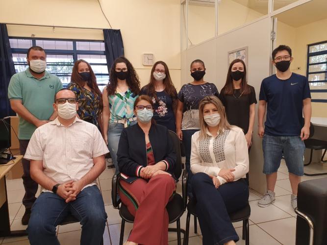 Alunos e professores atuam prestando informações sobre a Covid-19, de forma remota