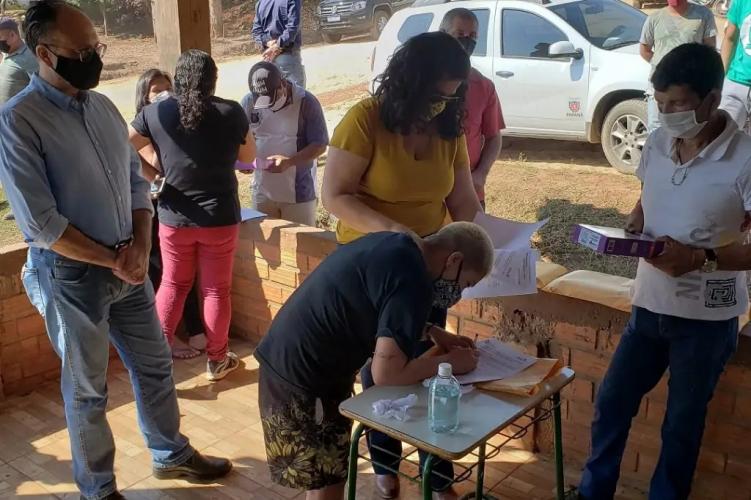 Estudantes indígenas de cursos de graduação recebem tablets para aulas remotas