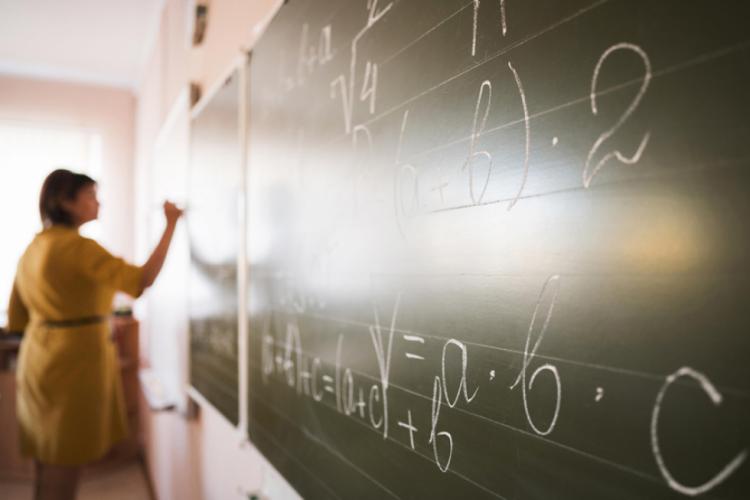 Professora em sala de aula