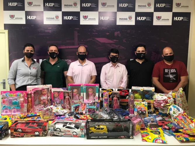 Unioeste e Huop arrecadam 136 brinquedos para a Campanha Paraná Piá