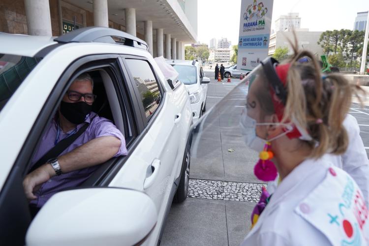 Seti entrega brinquedos para a campanha Paraná Piá