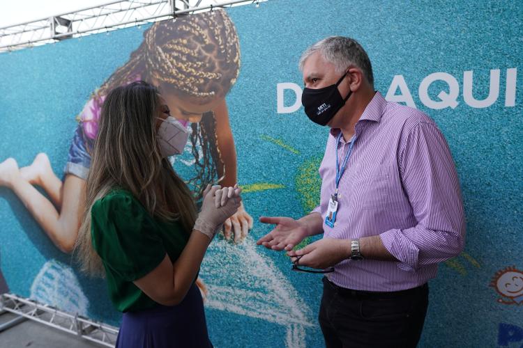 Seti entrega brinquedos para a campanha Paraná Piá