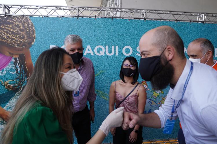 Seti entrega brinquedos para a campanha Paraná Piá