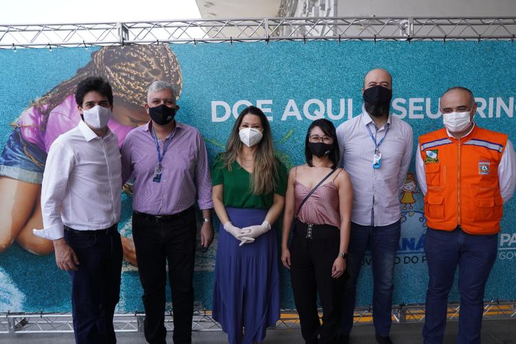 Seti entrega brinquedos para a campanha Paraná Piá