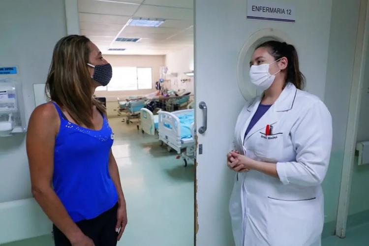 HU/UEL é o primeiro do país a permitir visita guiada ao paciente com COVID-19