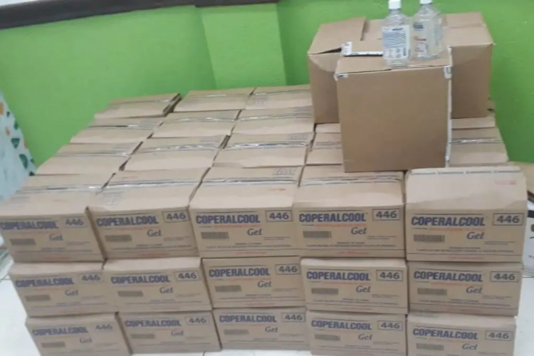 UEL recebe álcool gel e protetor facial que serão usados no Vestibular 2021