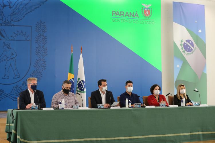 Governo decreta fechamento de atividades não essenciais para conter a Covid-19