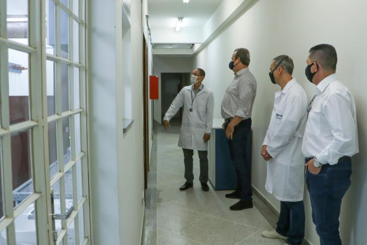 Superintendente Aldo Bona visita projetos da UEPG
