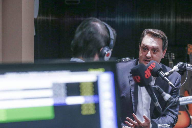 Governador destaca novo ritmo da campanha de vacinação e abertura de leitos