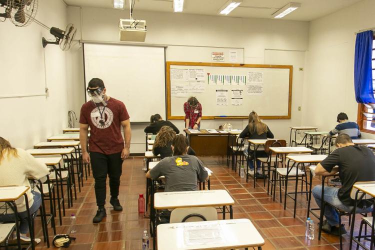 Gabarito provisório do vestibular 2020 da UEM já está disponível