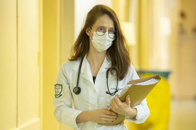 Graduações da Saúde da UEM terão práticas profissionalizantes presenciais