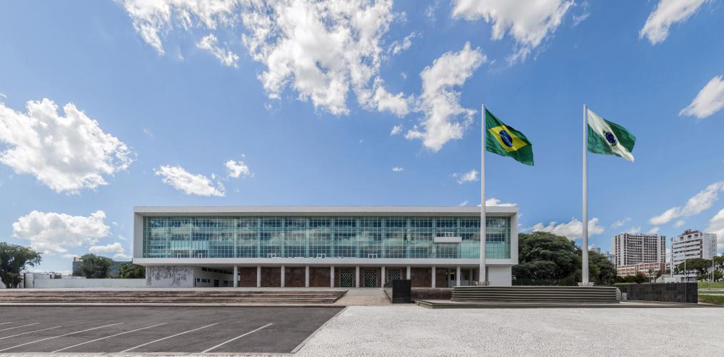 Paranaeducação lança edital de processo seletivo para profissionais de Engenharia e Arquitetura