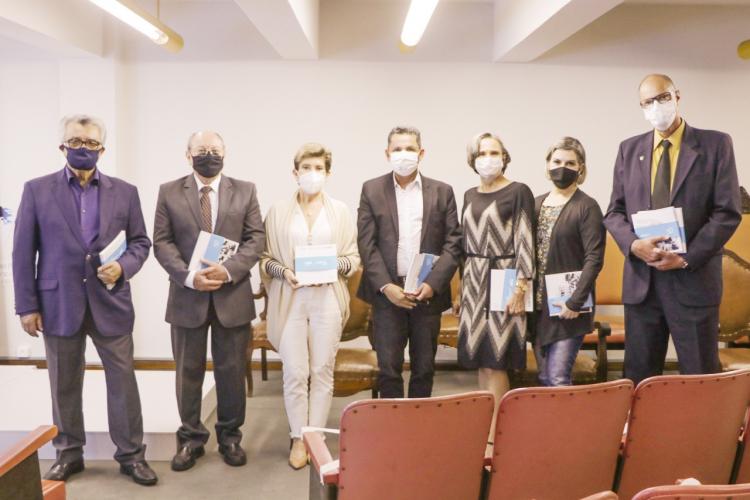 UEPG lança livro comemorativo ao cinquentenário da Universidade