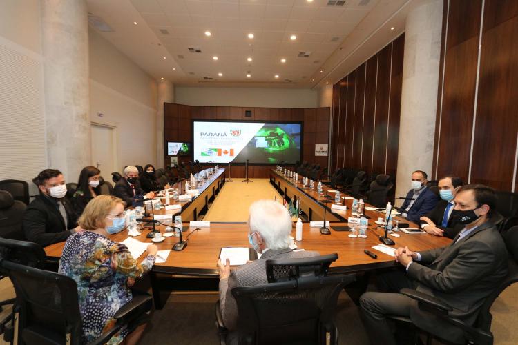Com foco em educação, Paraná estreita parcerias com Canadá