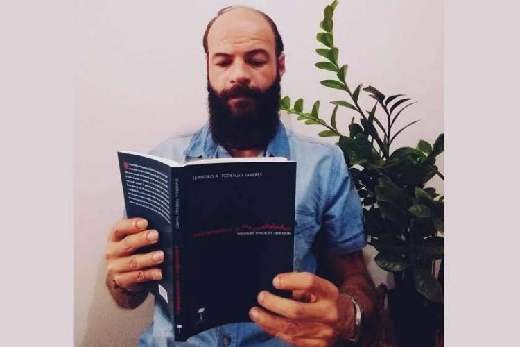 Livro de professor da UEL é indicado a prêmio da Associação de Editoras Universitárias